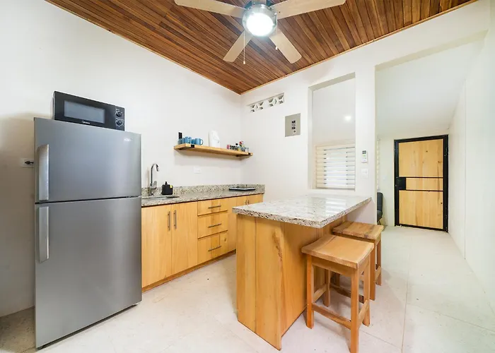 Pequeno Paraiso - New Studio, 10min Walk To Beach, Tranquil - Unit D *